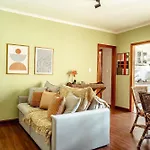 Apartamento No Centrinho De Capivari | Wifi + Lareira + Garagem