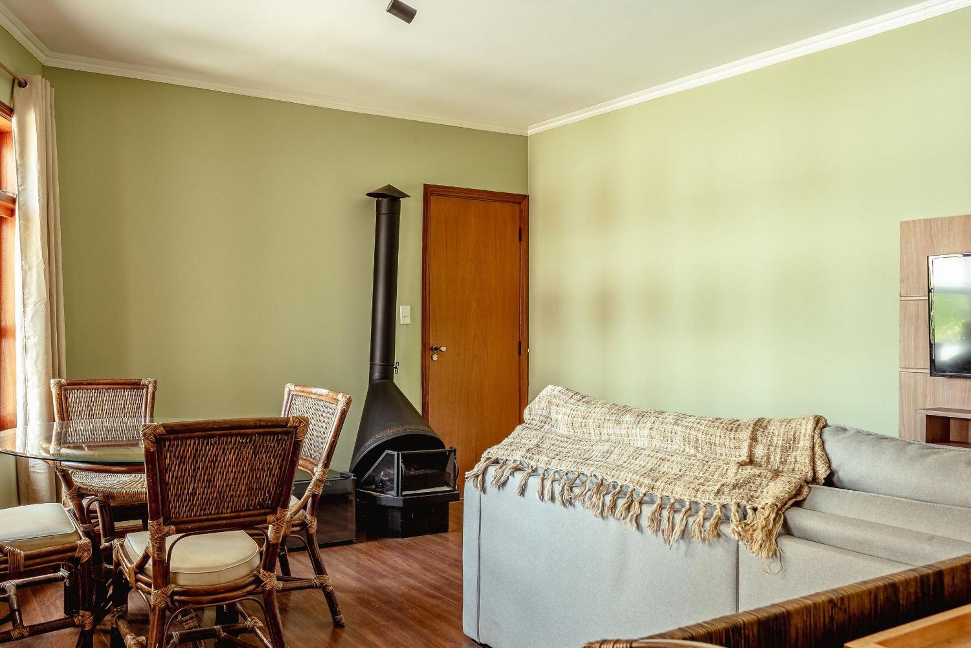 Apartamento No Centrinho De Capivari | Wifi + Lareira + Garagem Campos do Jordão